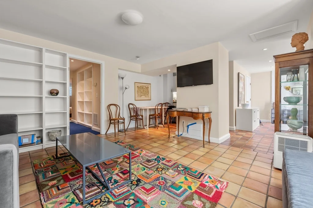 1 bed, 1 bath apartment for rent at 14 Craigie St Unit 1A, West Cambridge — photo 1 of 17