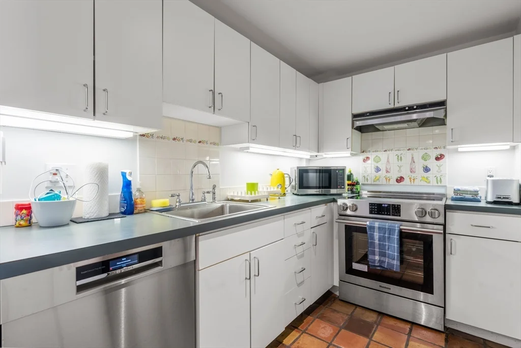 1 bed, 1 bath apartment for rent at 14 Craigie St Unit 1A, West Cambridge — photo 5 of 17