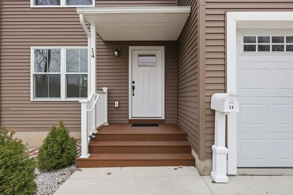 3 bed, 2 bath apartment for rent at 14 Crane St Unit 14, Springfield — photo 3 of 20