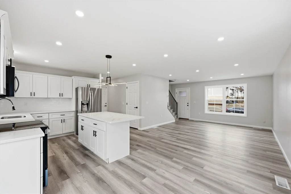 3 bed, 2 bath apartment for rent at 14 Crane St Unit 14, Springfield — photo 6 of 20