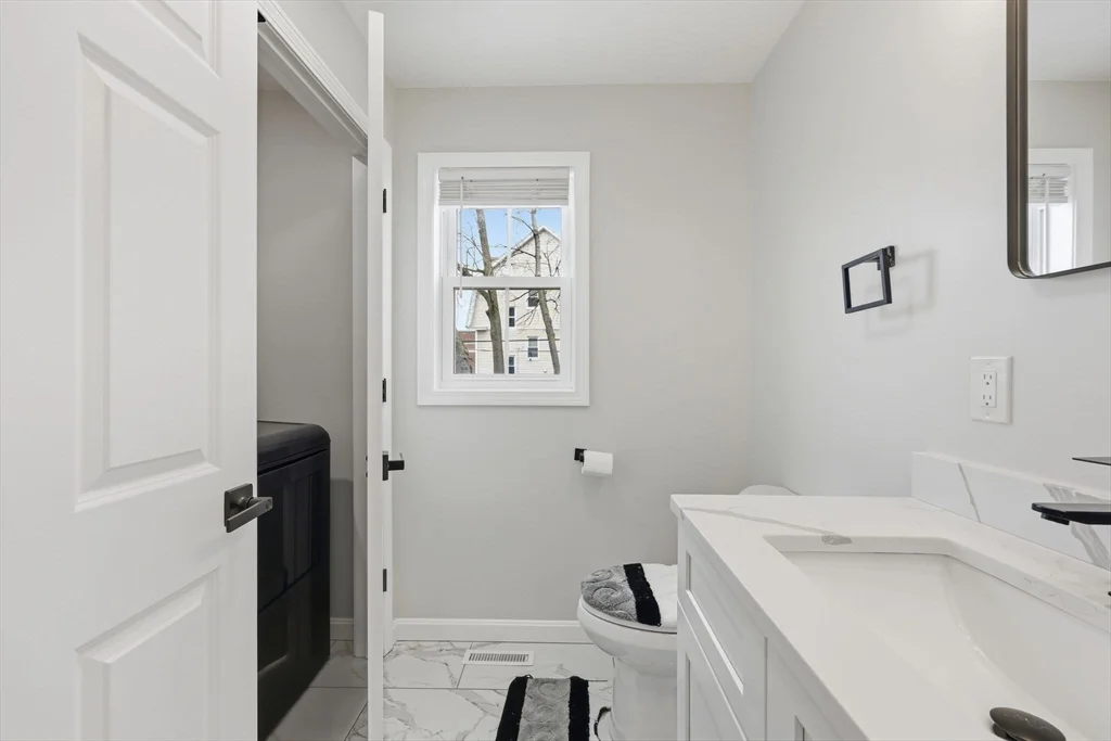 3 bed, 2 bath apartment for rent at 14 Crane St Unit 14, Springfield — photo 8 of 20