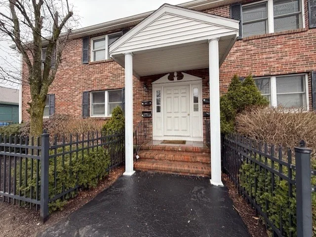 2 bed, 1 bath apartment for rent at 14 Cutter Unit 1, Waltham — photo 1 of 9
