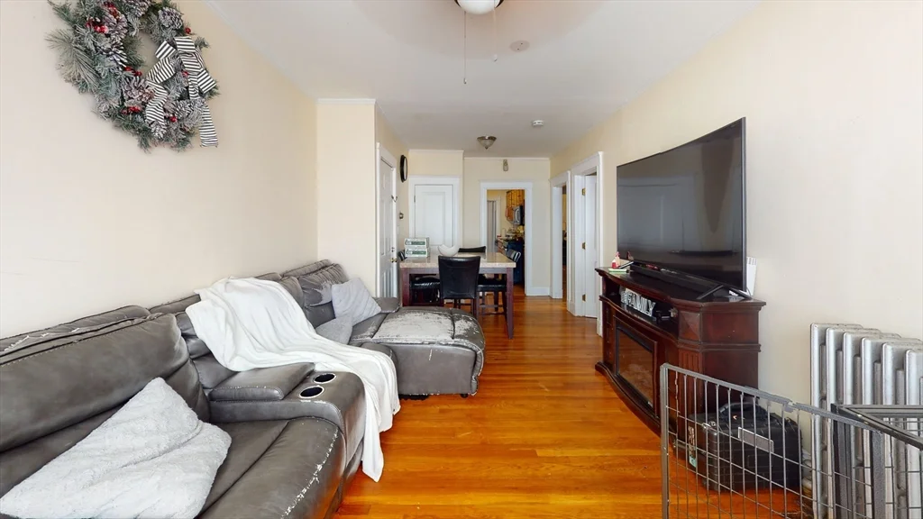 2 bed, 1 bath apartment for rent at 14 Davison Unit 1R, Hyde Park — photo 3 of 7