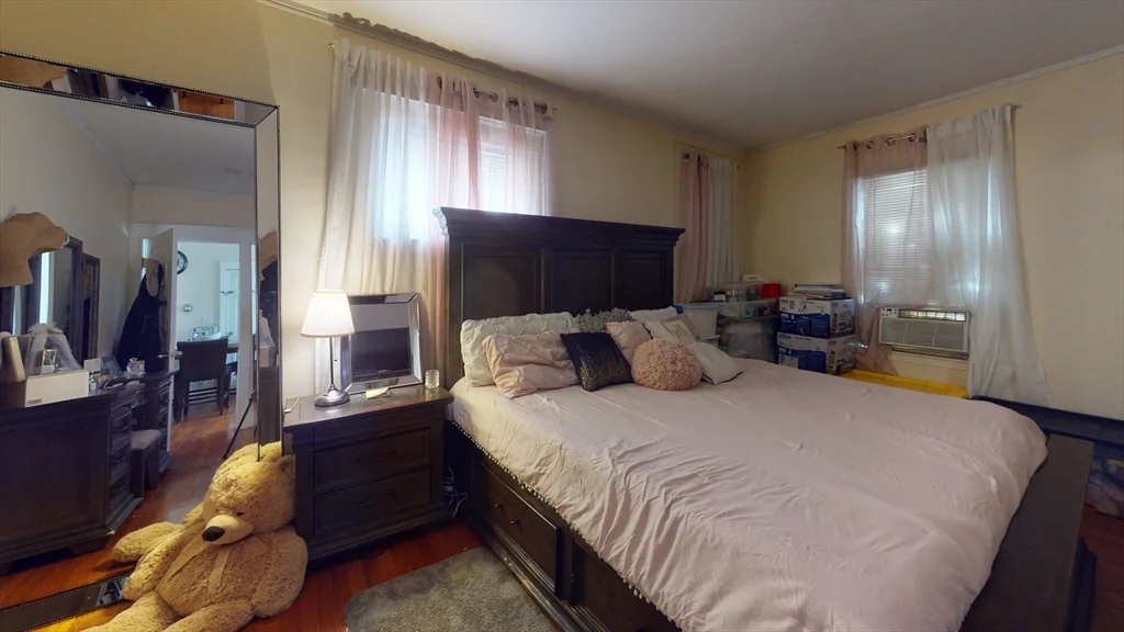 2 bed, 1 bath apartment for rent at 14 Davison Unit 1R, Hyde Park — photo 5 of 7