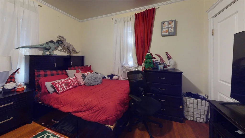 2 bed, 1 bath apartment for rent at 14 Davison Unit 1R, Hyde Park — photo 4 of 7