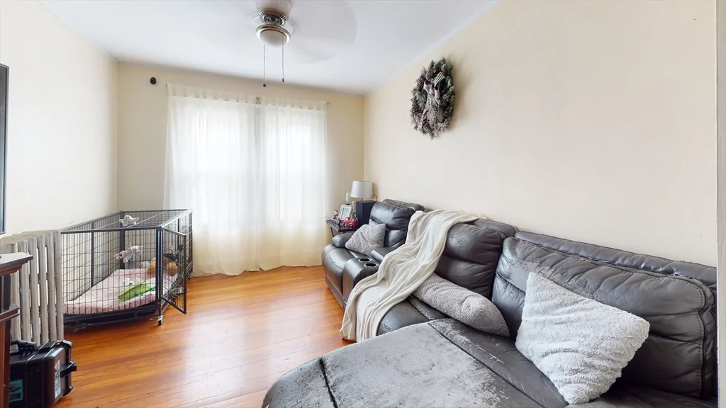 2 bed, 1 bath apartment for rent at 14 Davison Unit 1R, Hyde Park — photo 2 of 7