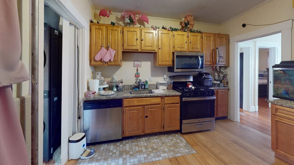 2 bed, 1 bath apartment for rent at 14 Davison Unit 1R, Hyde Park