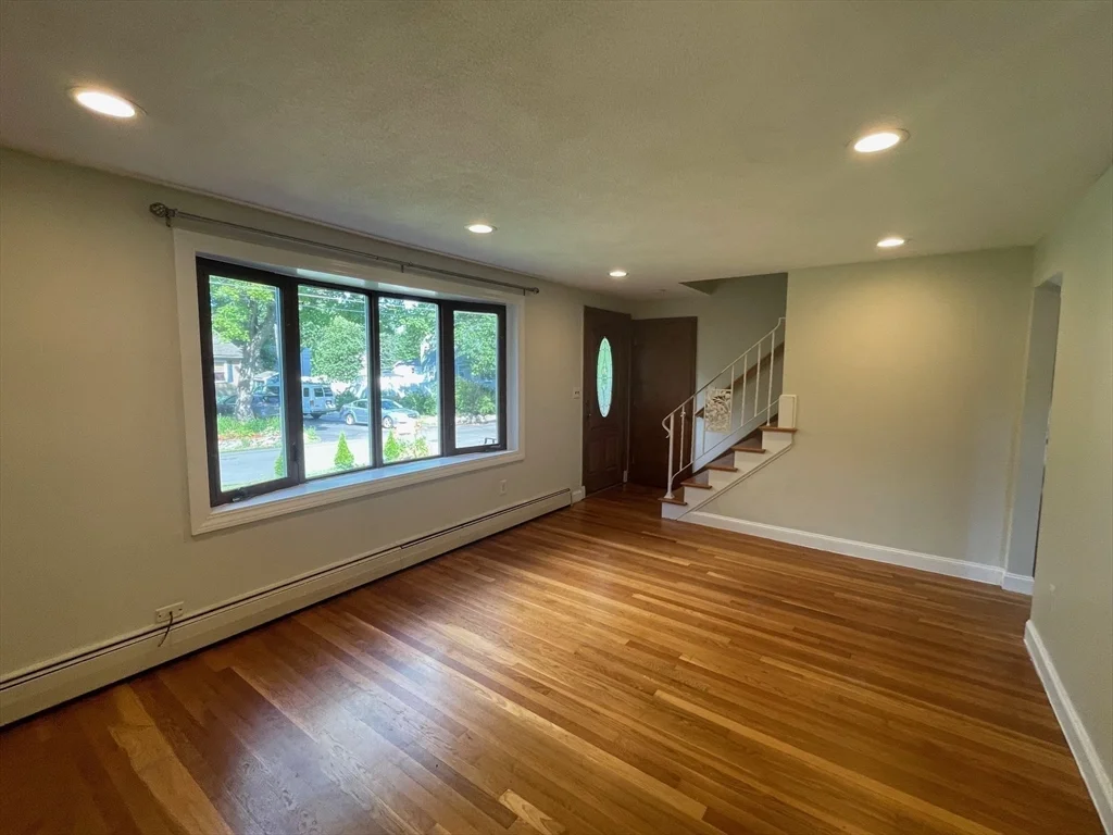 4 bed, 2 bath apartment for rent at 14 Dearborn, Burlington — photo 4 of 15