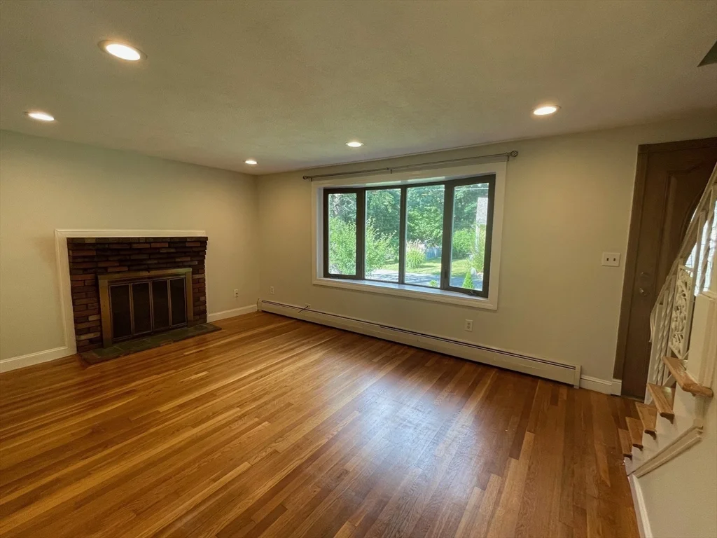 4 bed, 2 bath apartment for rent at 14 Dearborn, Burlington — photo 5 of 15