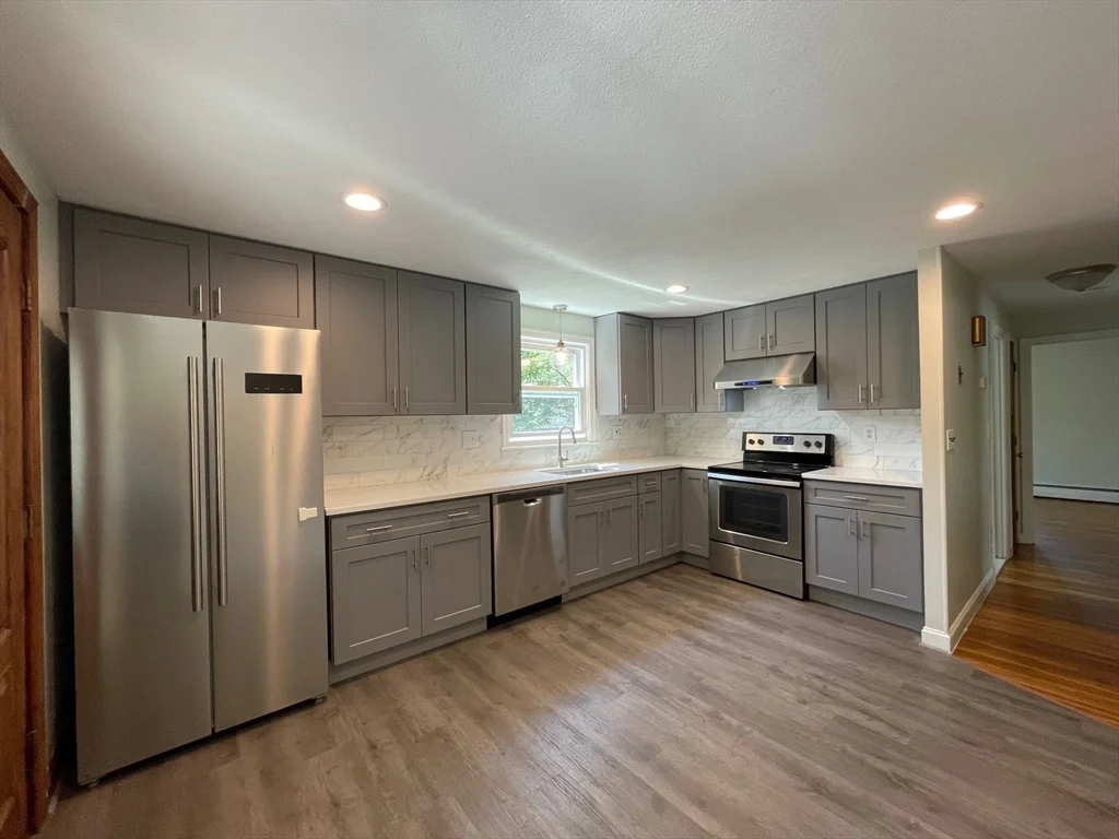 4 bed, 2 bath apartment for rent at 14 Dearborn, Burlington — photo 3 of 15