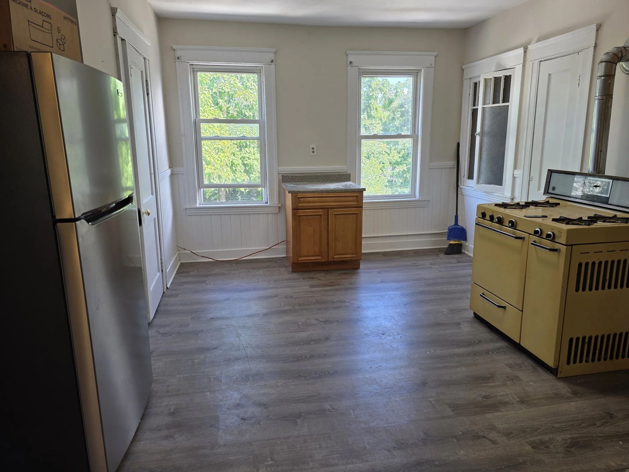 3 bed, 1 bath apartment for rent at 14 Douglas Ct Unit 3rd FL, Worcester — photo 2 of 11