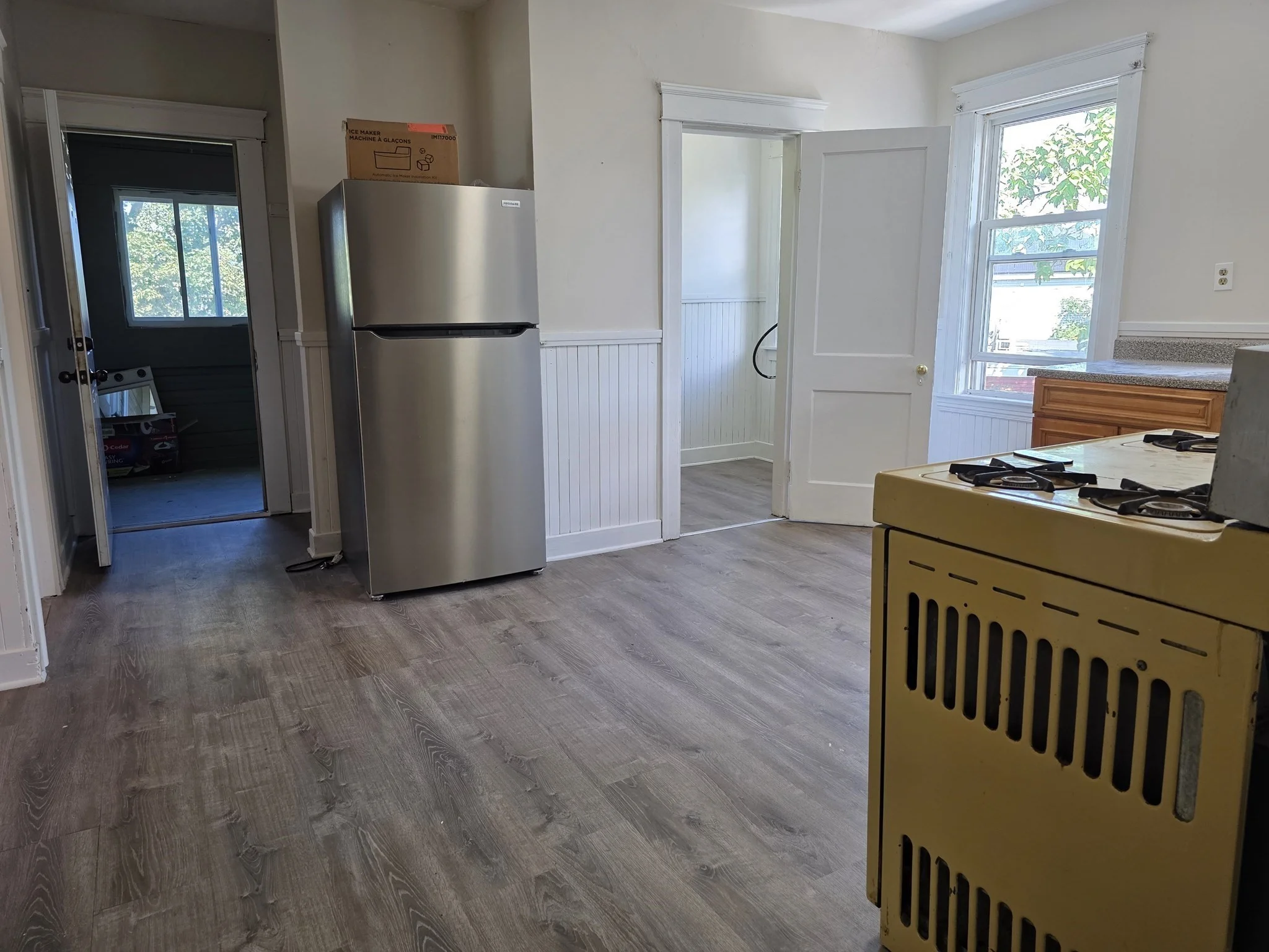 3 bed, 1 bath apartment for rent at 14 Douglas Ct Unit 3rd FL, Worcester — photo 4 of 11