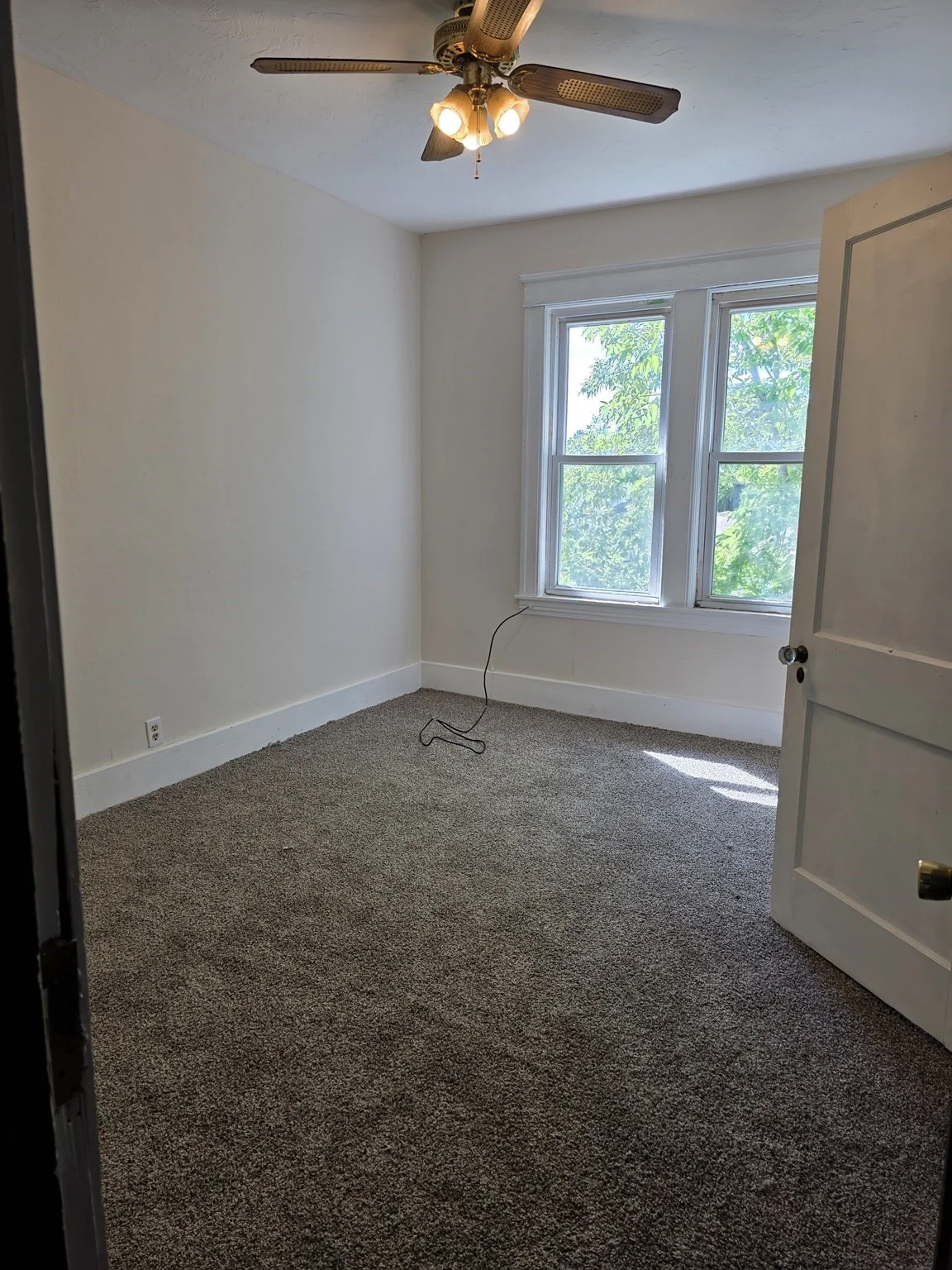 3 bed, 1 bath apartment for rent at 14 Douglas Ct Unit 3rd FL, Worcester — photo 9 of 11