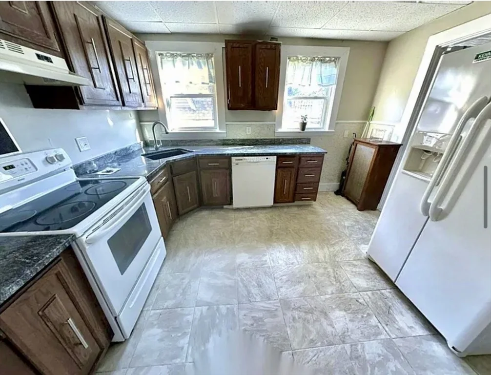 5 bed, 2 bath apartment for rent at 14 Dow St Unit 2, West Somerville — photo 5 of 21