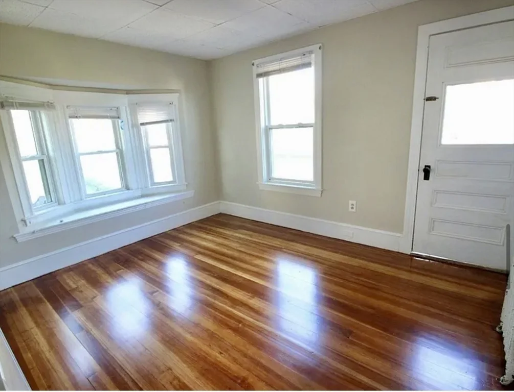 5 bed, 2 bath apartment for rent at 14 Dow St Unit 2, West Somerville — photo 6 of 21