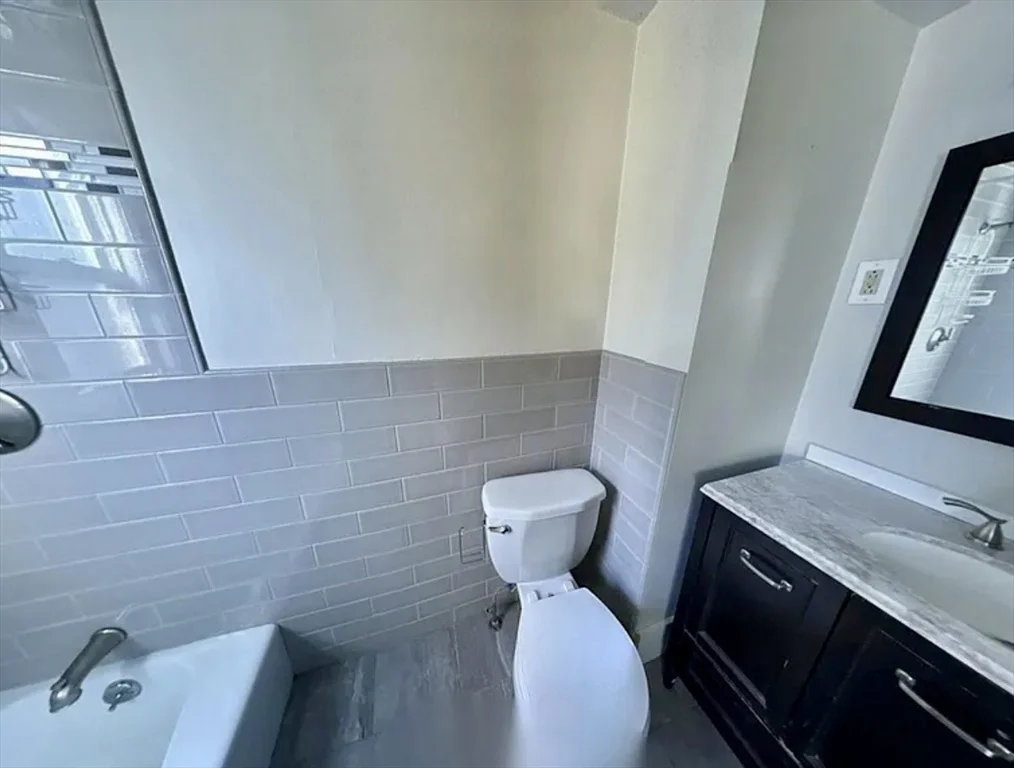 5 bed, 2 bath apartment for rent at 14 Dow St Unit 2, West Somerville — photo 14 of 21