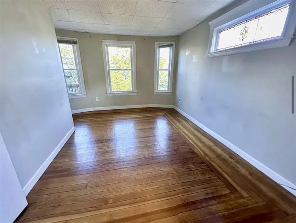 5 bed, 2 bath apartment for rent at 14 Dow St Unit 2, West Somerville — photo 3 of 21