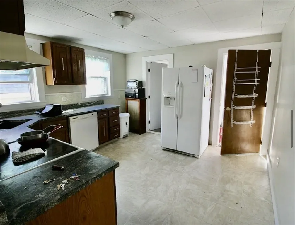 5 bed, 2 bath apartment for rent at 14 Dow St Unit 2, West Somerville — photo 4 of 21