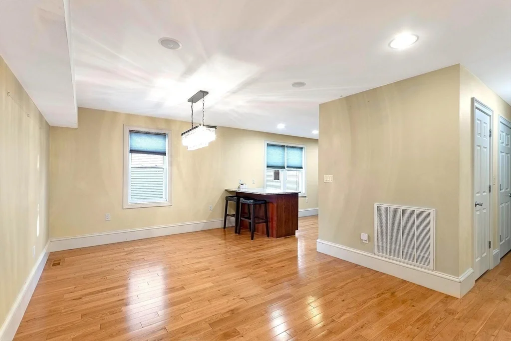 3 bed, 2 bath apartment for rent at 14 Downer Ct Unit 14, Dorchester — photo 4 of 14