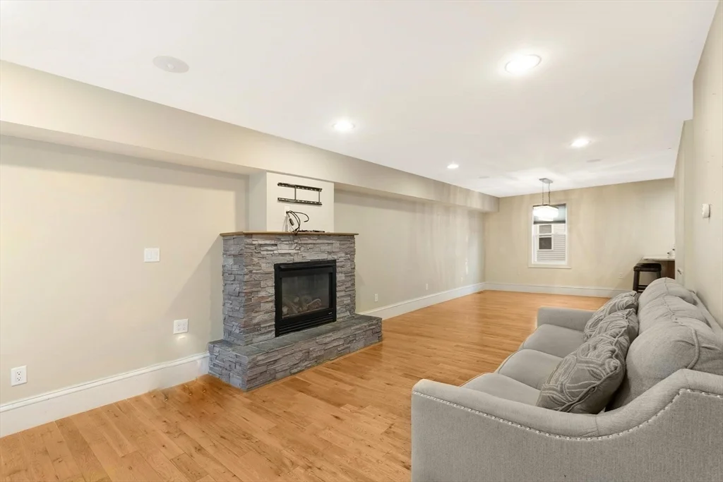 3 bed, 2 bath apartment for rent at 14 Downer Ct Unit 14, Dorchester — photo 6 of 14