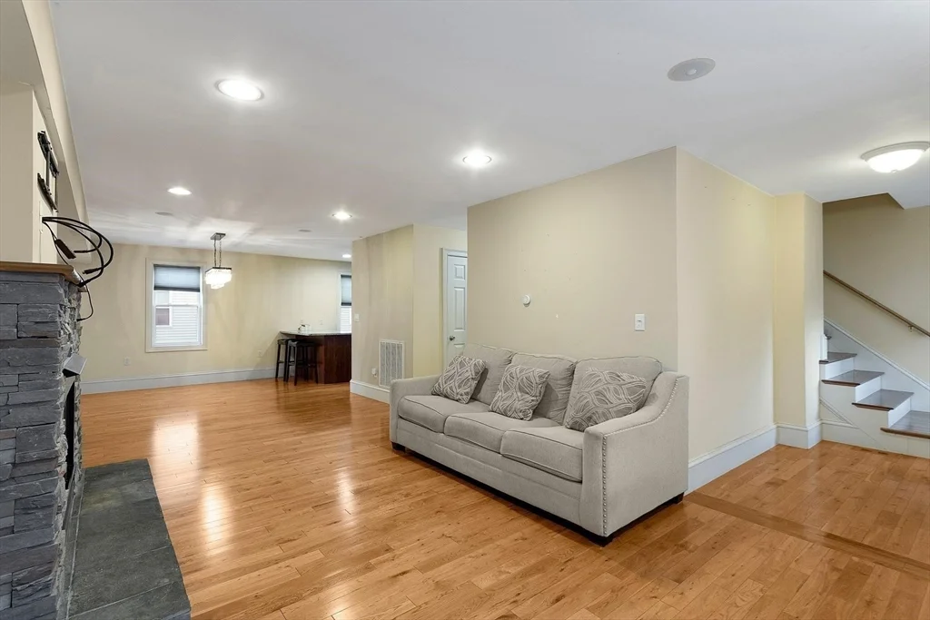 3 bed, 2 bath apartment for rent at 14 Downer Ct Unit 14, Dorchester — photo 5 of 14