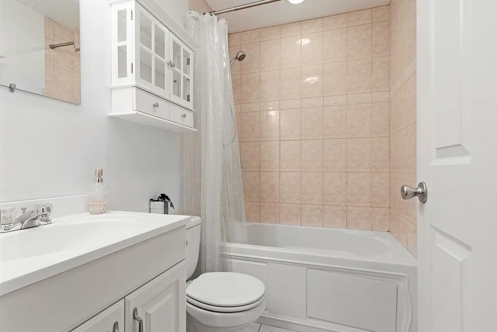 3 bed, 2 bath apartment for rent at 14 Downer Ct Unit 14, Dorchester — photo 9 of 14