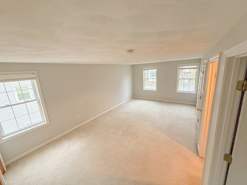 3 bed, 2 bath apartment for rent at 14 Eastern Ave, Riverside — photo 12 of 14