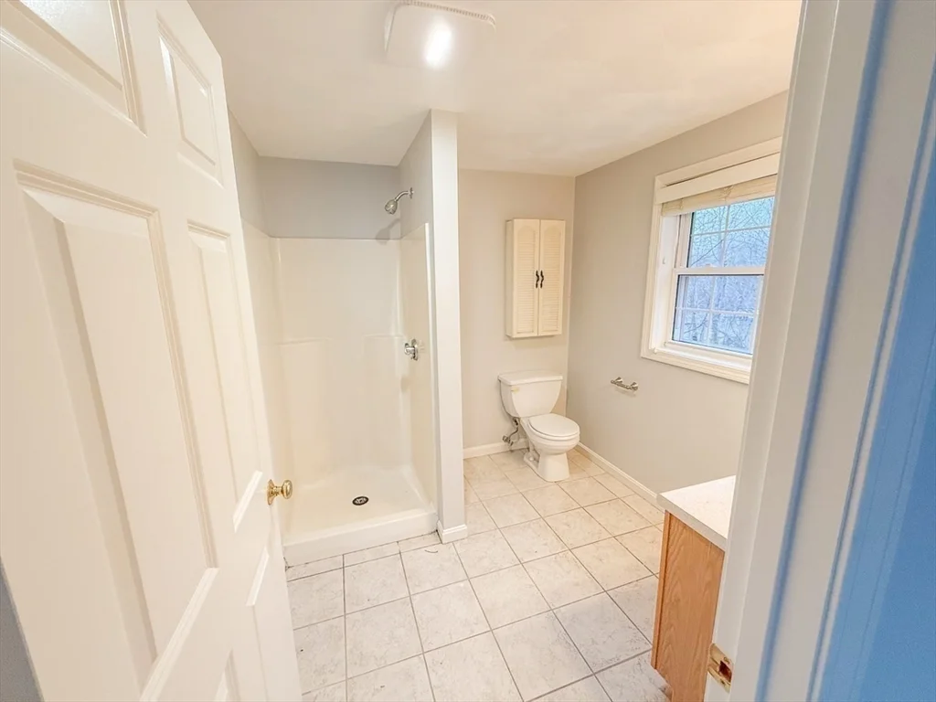 3 bed, 2 bath apartment for rent at 14 Eastern Ave, Riverside — photo 14 of 14