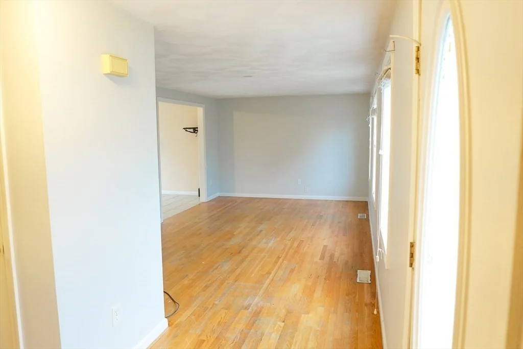 3 bed, 2 bath apartment for rent at 14 Eastern Ave, Riverside — photo 5 of 14