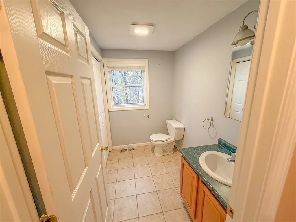 3 bed, 2 bath apartment for rent at 14 Eastern Ave, Riverside — photo 8 of 14