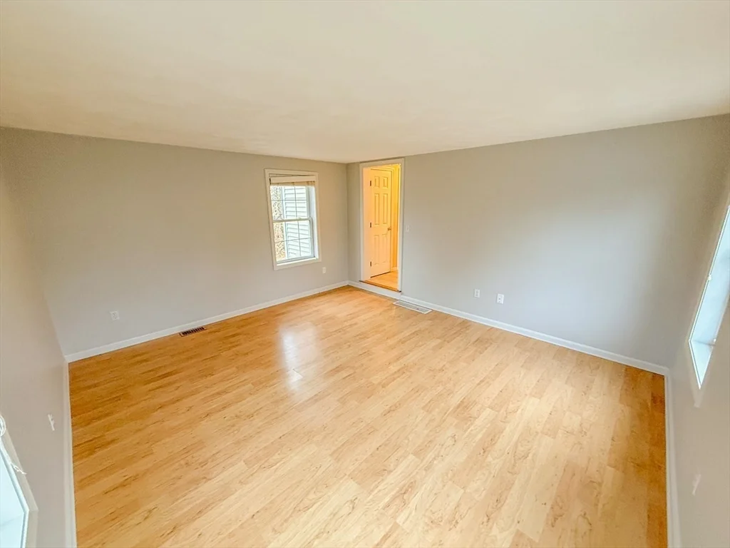 3 bed, 2 bath apartment for rent at 14 Eastern Ave, Riverside — photo 3 of 14