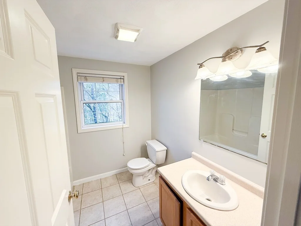 3 bed, 2 bath apartment for rent at 14 Eastern Ave, Riverside — photo 11 of 14