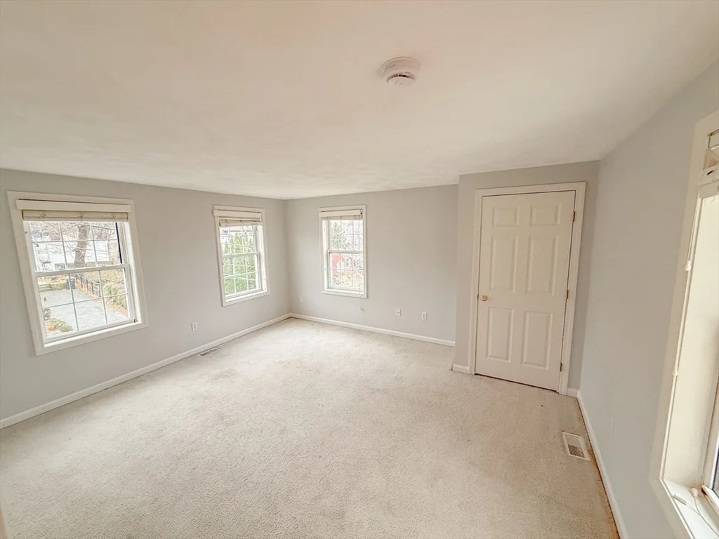 3 bed, 2 bath apartment for rent at 14 Eastern Ave, Riverside — photo 10 of 14