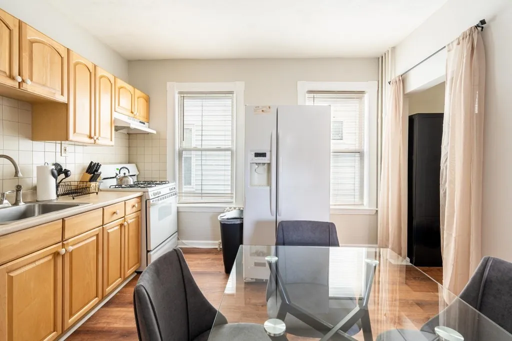 3 bed, 1 bath apartment for rent at 14 Elder St Unit 1, Dorchester — photo 3 of 10
