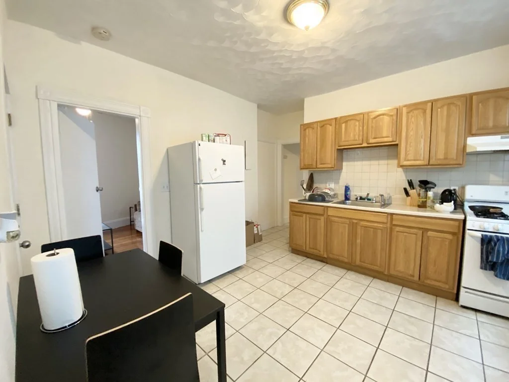 3 bed, 1 bath apartment for rent at 14 Elder St Unit 2, Dorchester — photo 2 of 8
