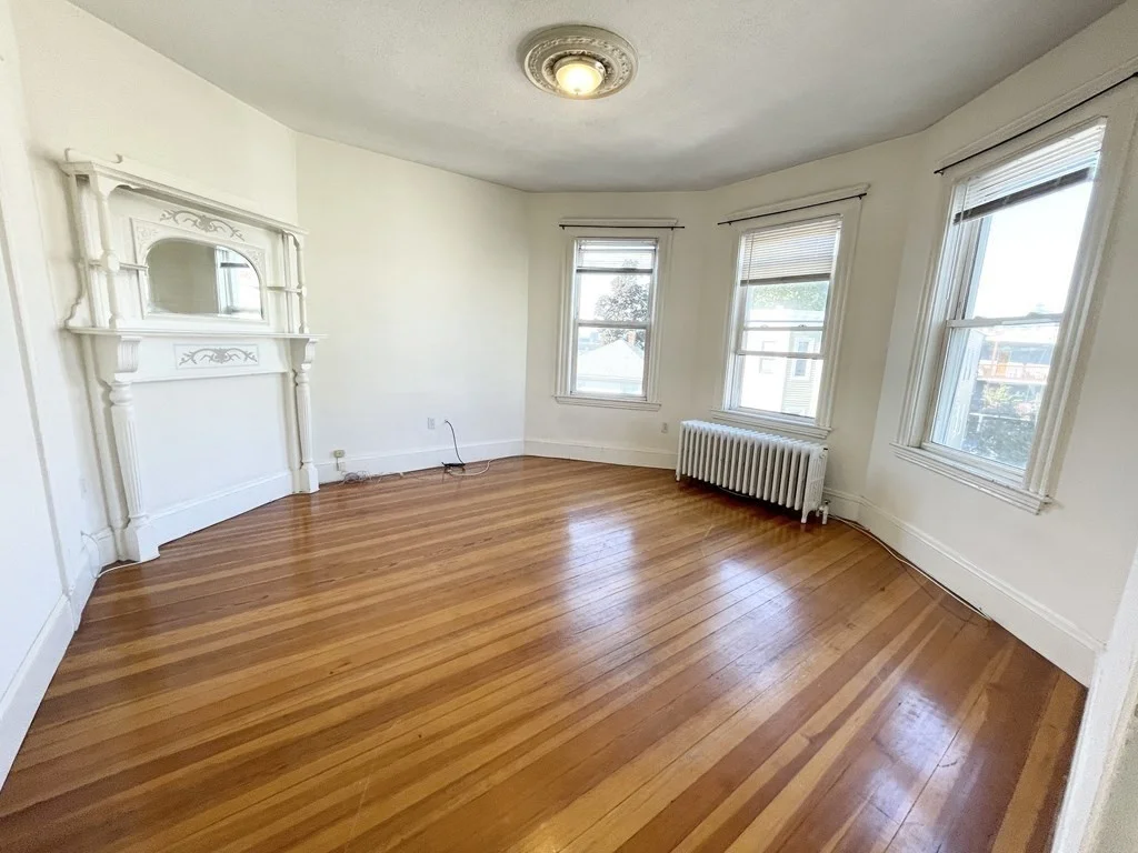 3 bed, 1 bath apartment for rent at 14 Elder St Unit 3, Boston — photo 5 of 11