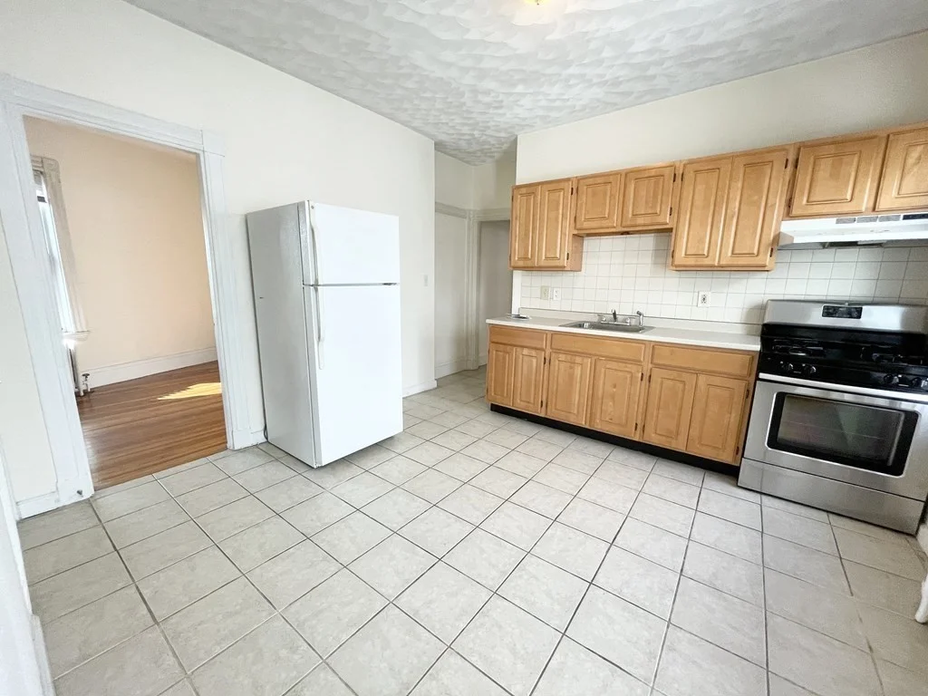 3 bed, 1 bath apartment for rent at 14 Elder St Unit 3, Boston — photo 2 of 11