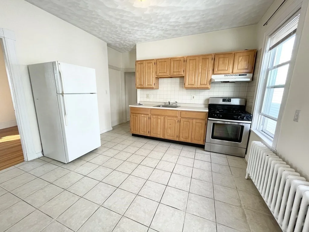 3 bed, 1 bath apartment for rent at 14 Elder St Unit 3, Boston — photo 1 of 11
