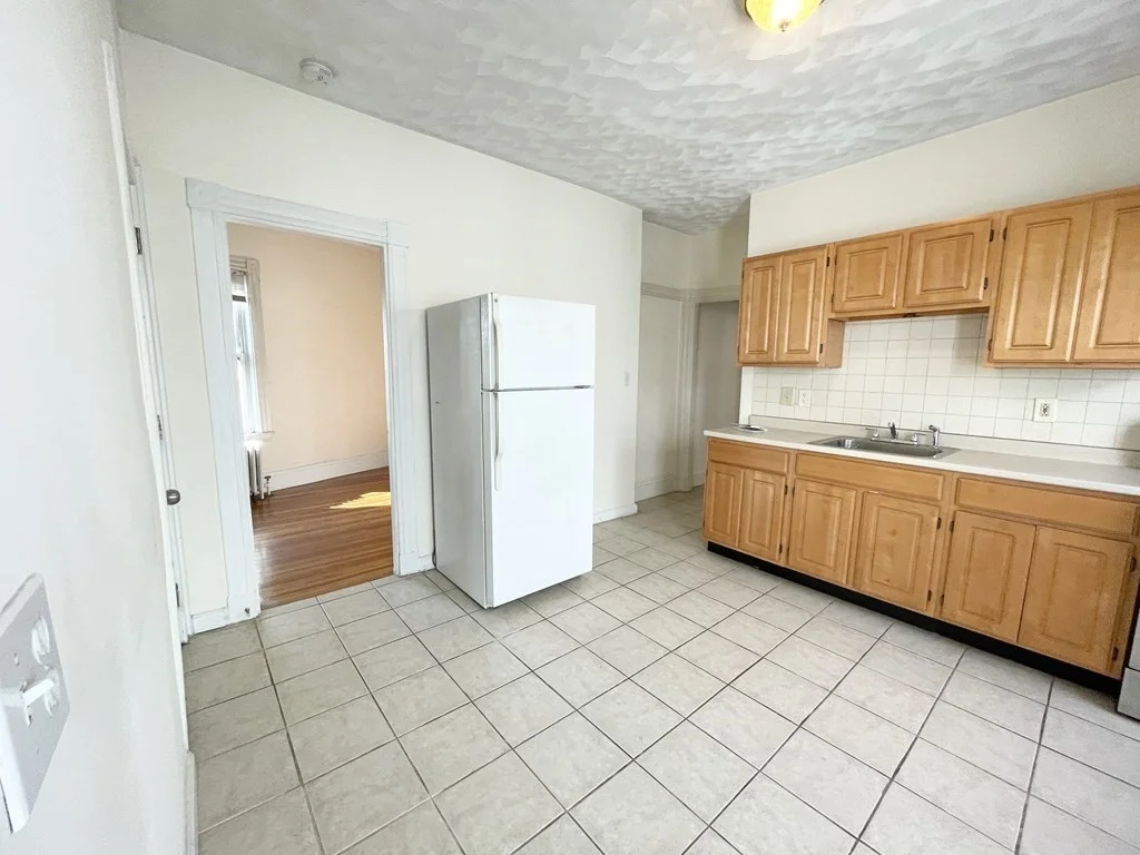 3 bed, 1 bath apartment for rent at 14 Elder St Unit 3, Boston — photo 3 of 11