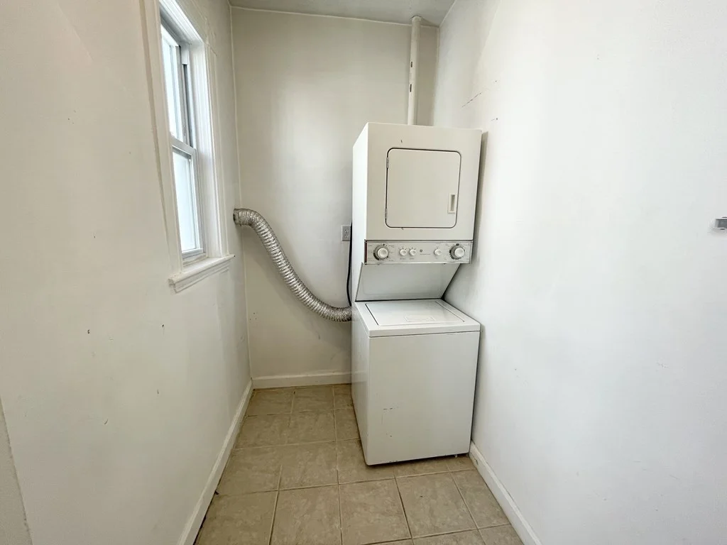 3 bed, 1 bath apartment for rent at 14 Elder St Unit 3, Boston — photo 4 of 11