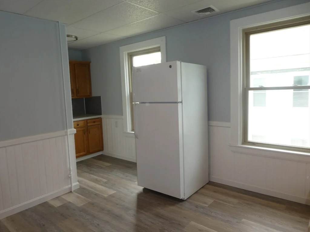3 bed, 1 bath apartment for rent at 14 Elm St Unit 2, Middleborough — photo 5 of 18