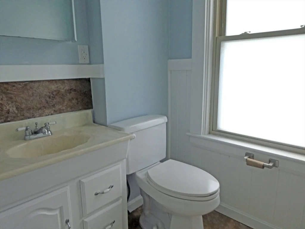 3 bed, 1 bath apartment for rent at 14 Elm St Unit 2, Middleborough — photo 14 of 18