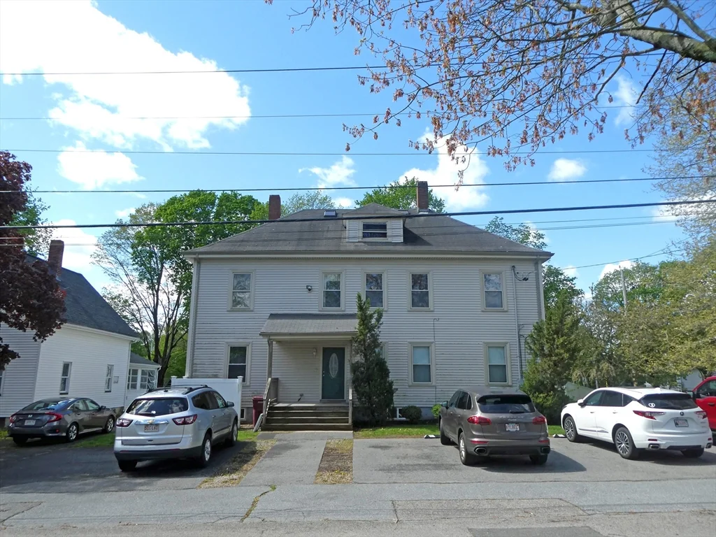 3 bed, 1 bath apartment for rent at 14 Elm St Unit 2, Middleborough — photo 2 of 18