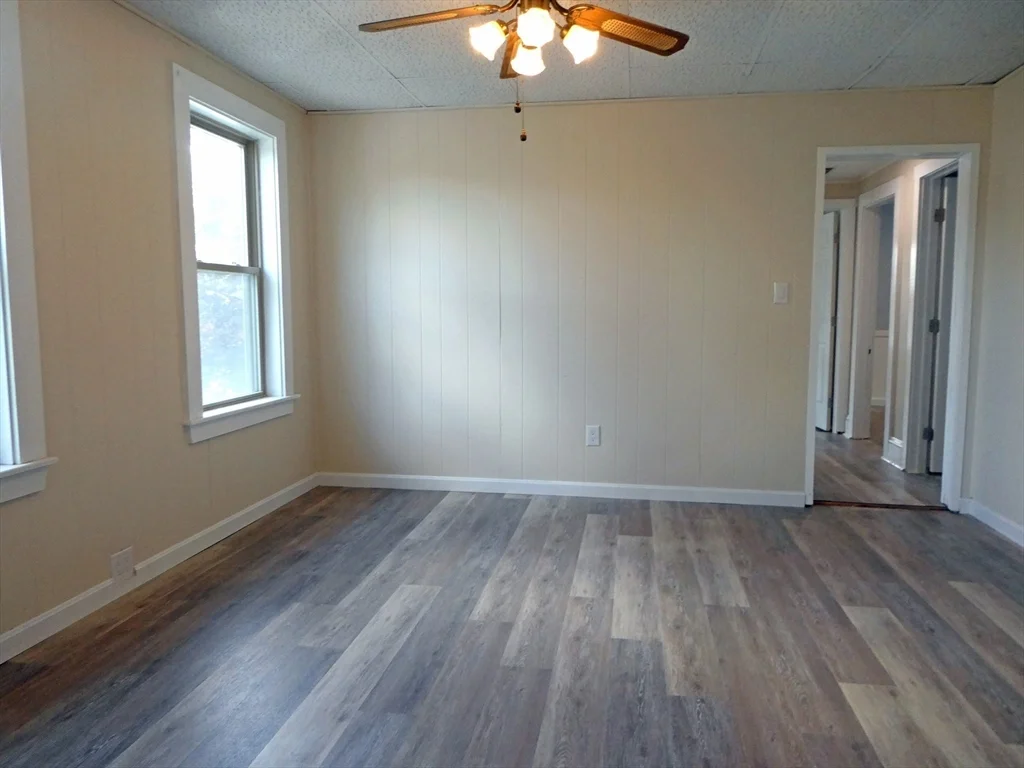 3 bed, 1 bath apartment for rent at 14 Elm St Unit 2, Middleborough — photo 12 of 18