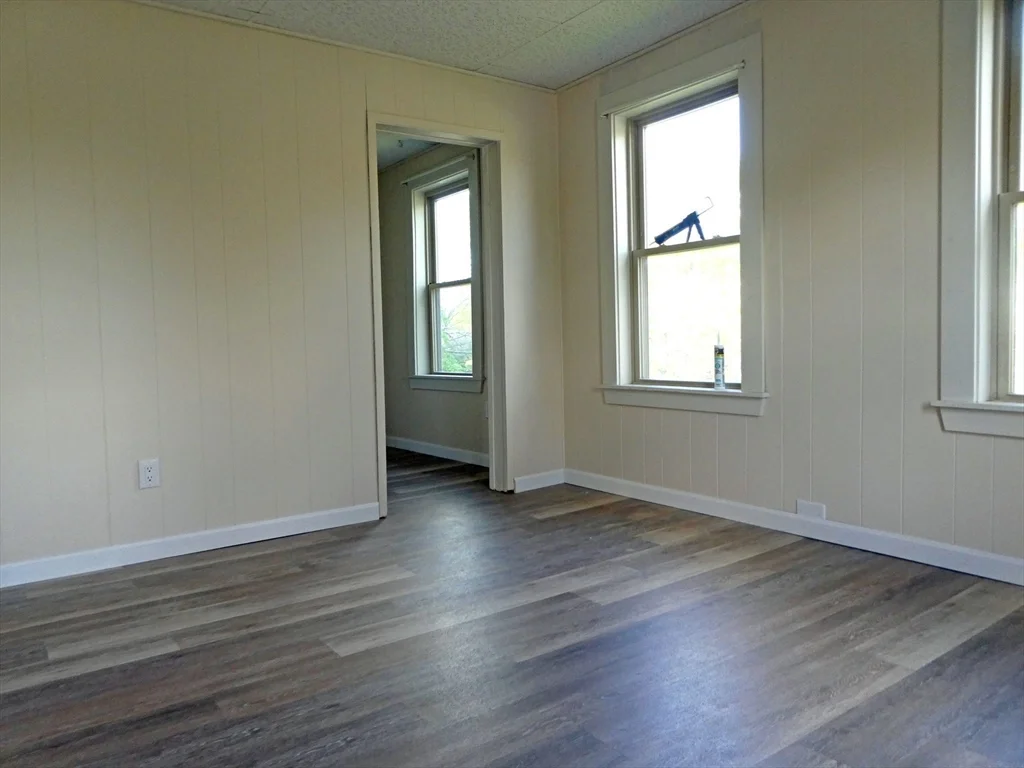 3 bed, 1 bath apartment for rent at 14 Elm St Unit 2, Middleborough — photo 9 of 18
