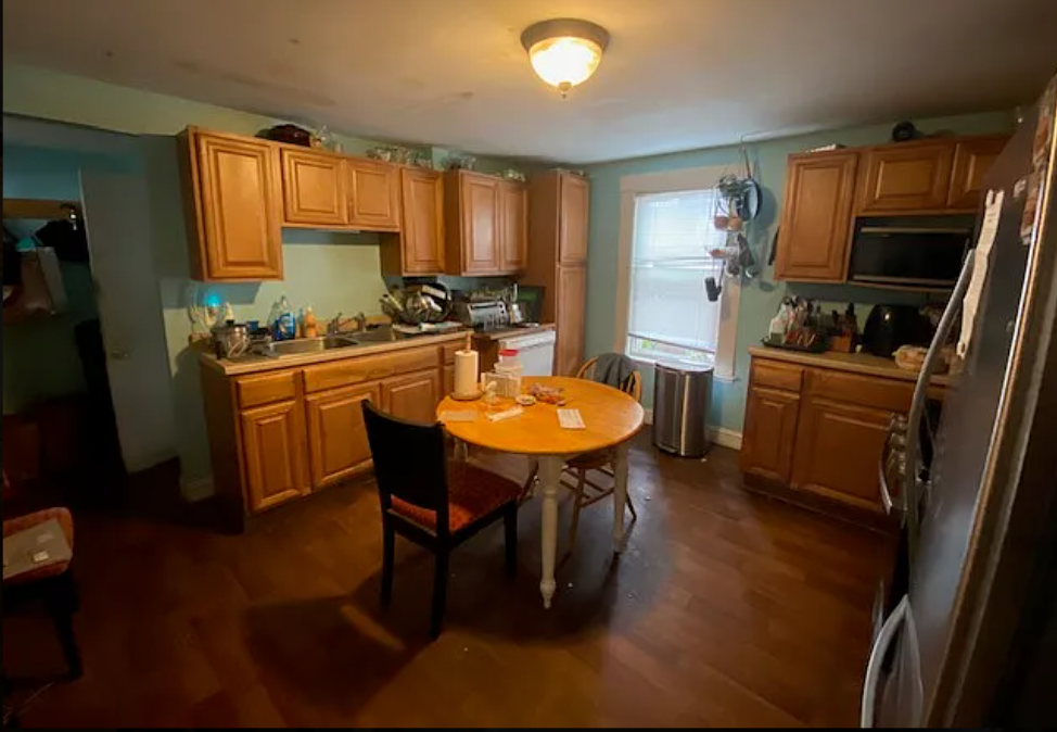 4 bed, 2 bath apartment for rent at 14 Everett St Unit 1, Ward Two — photo 2 of 8
