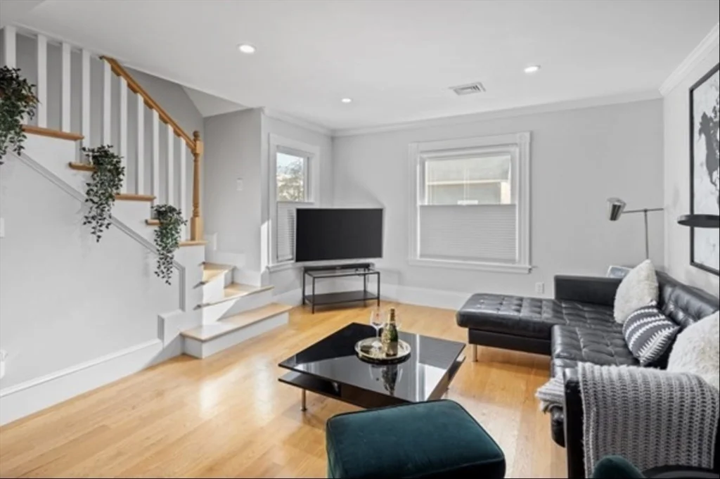 3 bed, 1 bath apartment for rent at 14 Everett St Unit 2, Tufts University — photo 14 of 24