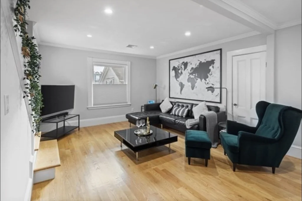 3 bed, 1 bath apartment for rent at 14 Everett St Unit 2, Tufts University