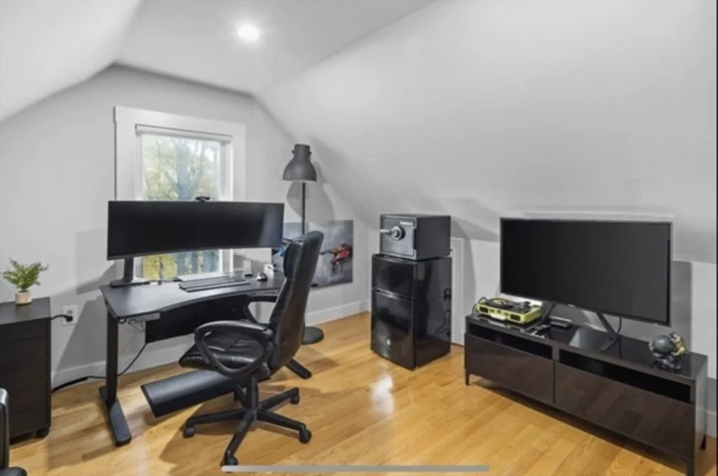 3 bed, 1 bath apartment for rent at 14 Everett St Unit 2, Tufts University — photo 18 of 24