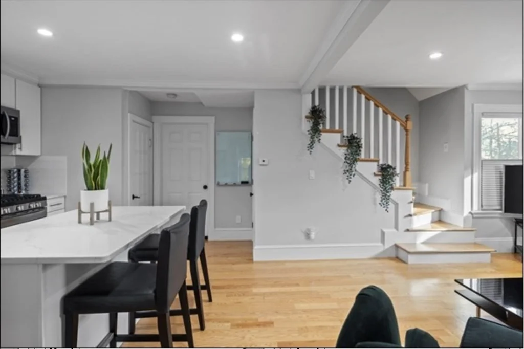3 bed, 1 bath apartment for rent at 14 Everett St Unit 2, Tufts University — photo 7 of 24